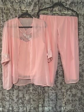 Source Unknown Sheer Lace-Trim Three-Piece suit for a wedding - Light Pink
